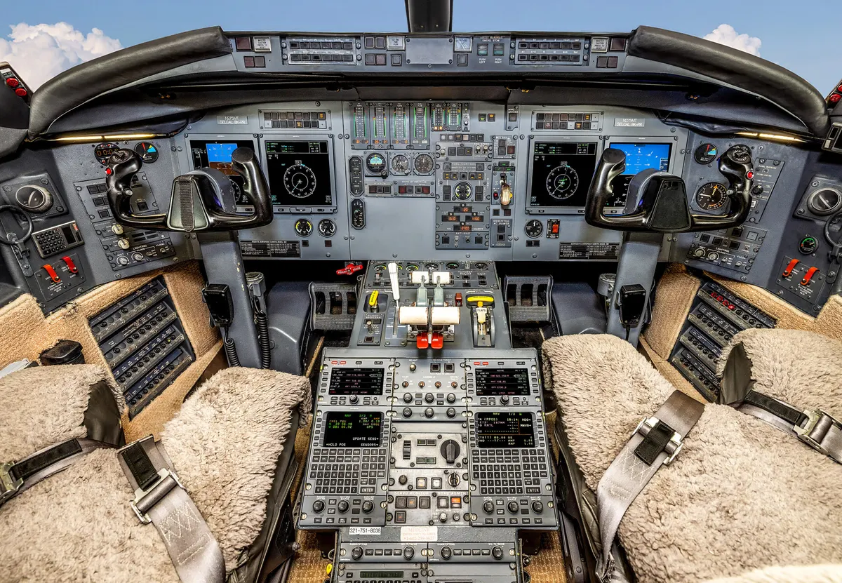 Bombardier Challenger 601 - Photo 6