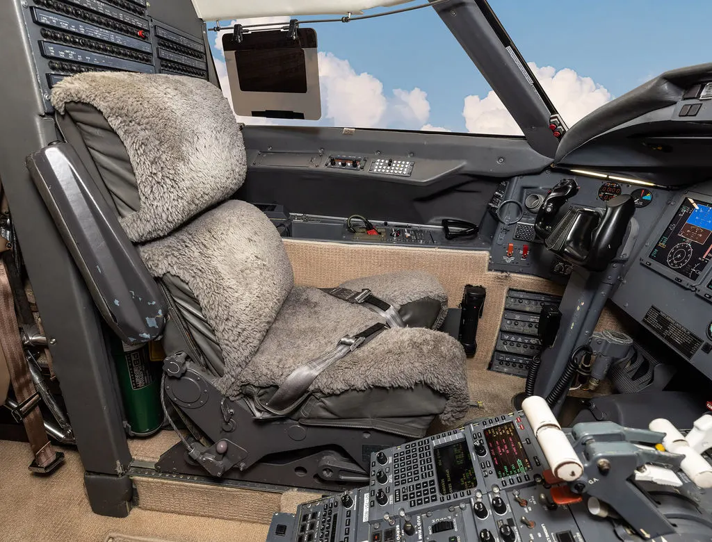 Bombardier Challenger 601 - Photo 9
