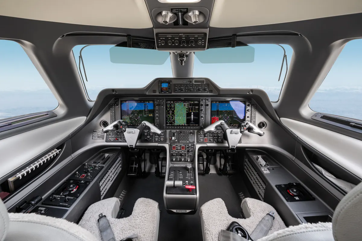 2015 Embraer Phenom 100 - Photo 17