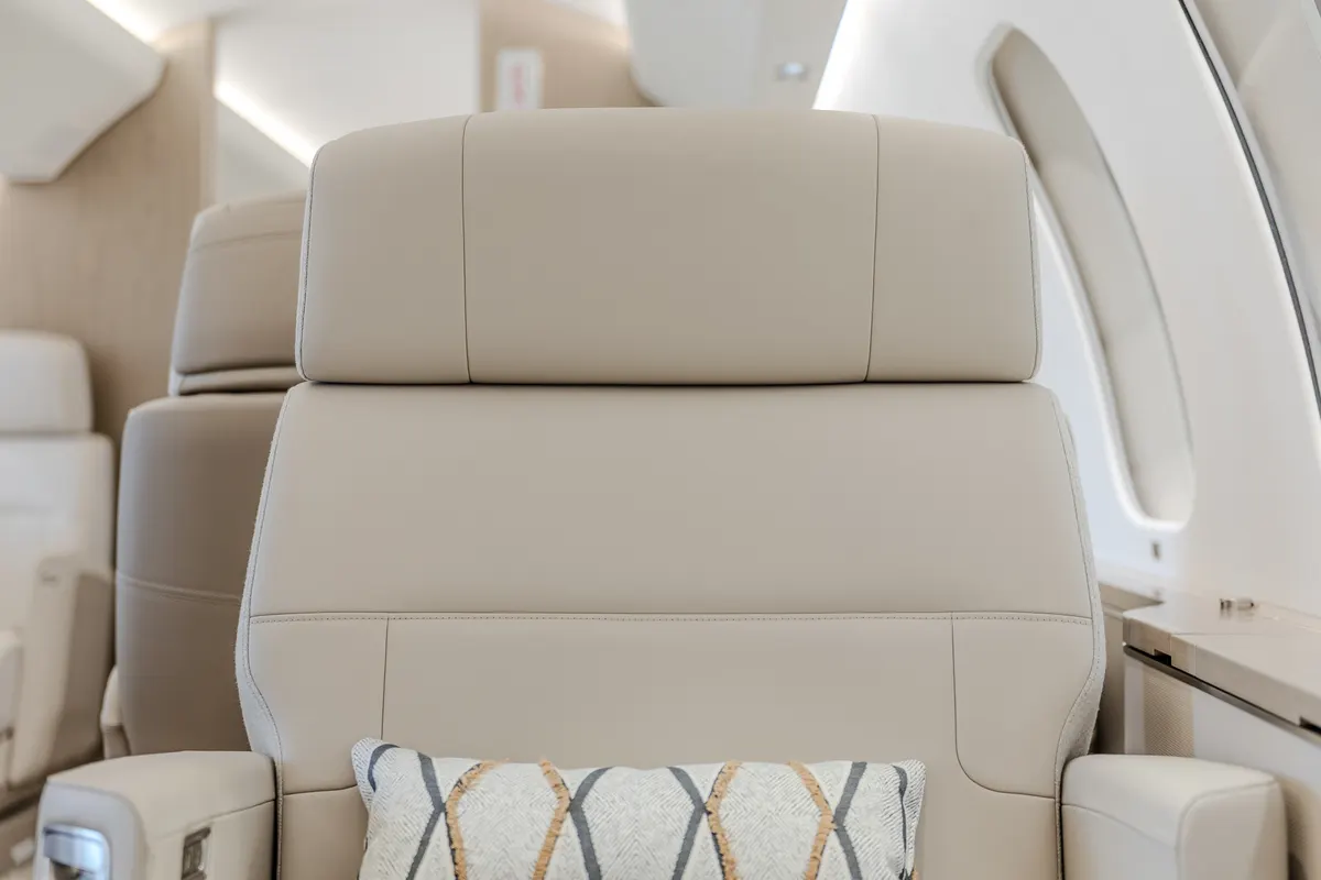 2025 Bombardier Global 8000 - Photo 12