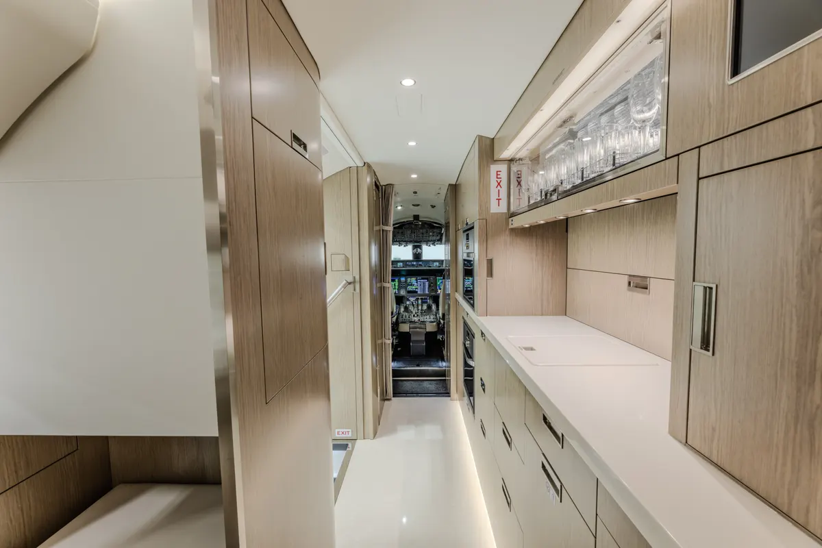 2025 Bombardier Global 8000 - Photo 13