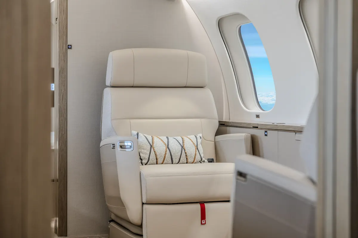 2025 Bombardier Global 8000 - Photo 14