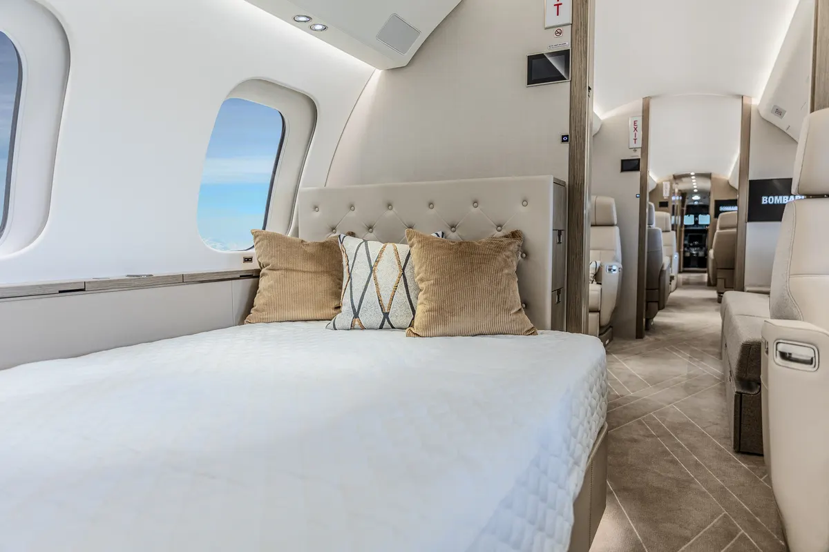 2025 Bombardier Global 8000 - Photo 15