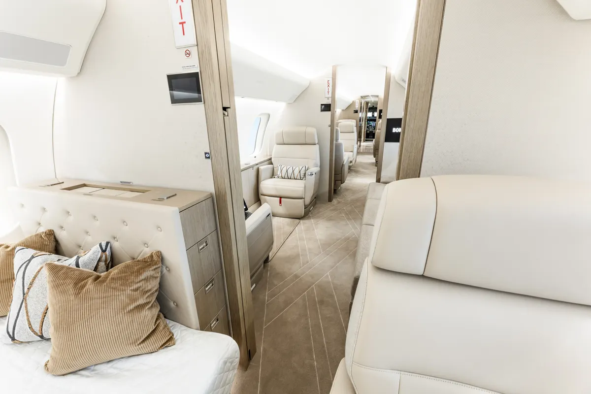 2025 Bombardier Global 8000 - Photo 17