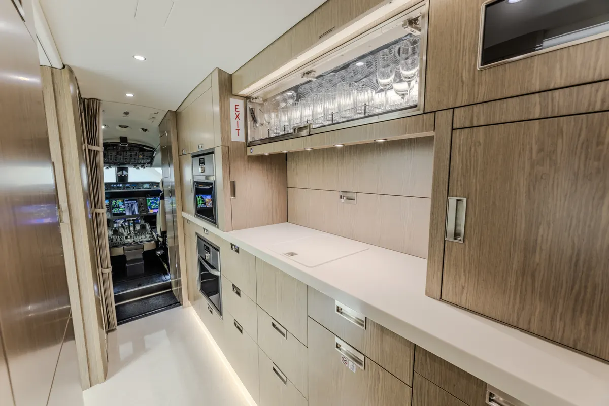 2025 Bombardier Global 8000 - Photo 19
