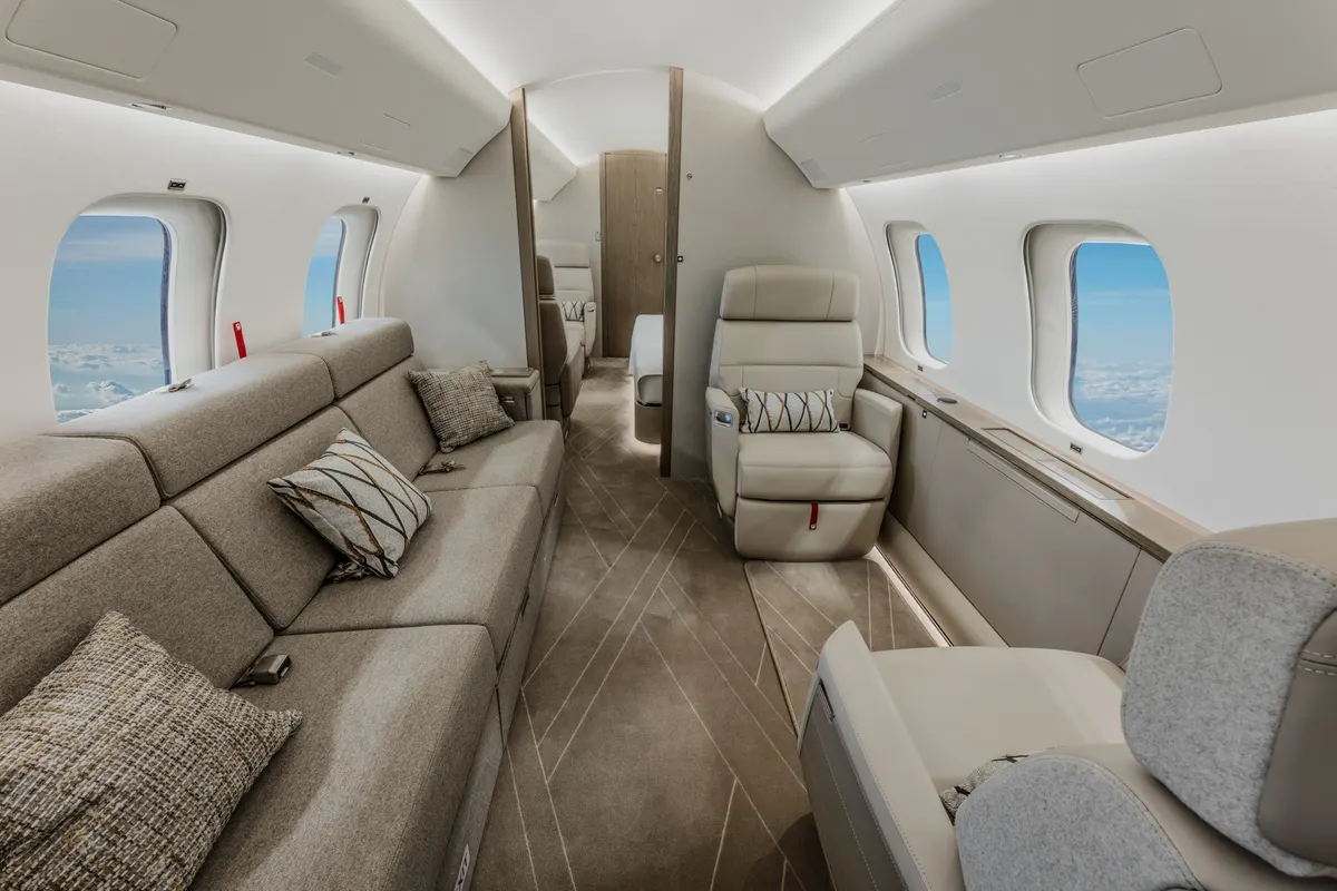 2025 Bombardier Global 8000 - Photo 4