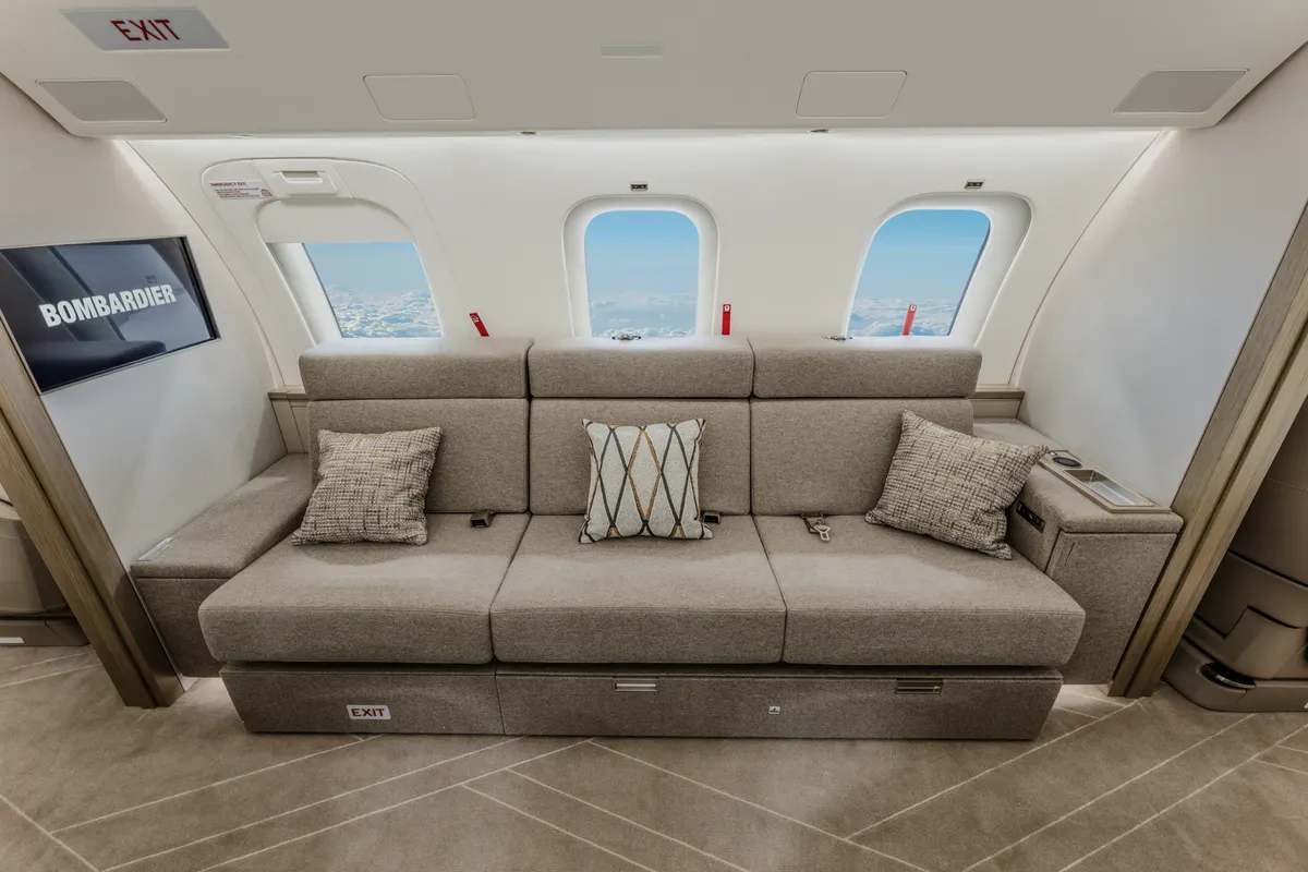 2025 Bombardier Global 8000 - Photo 7
