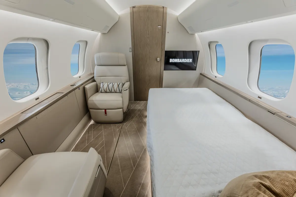 2025 Bombardier Global 8000 - Photo 8