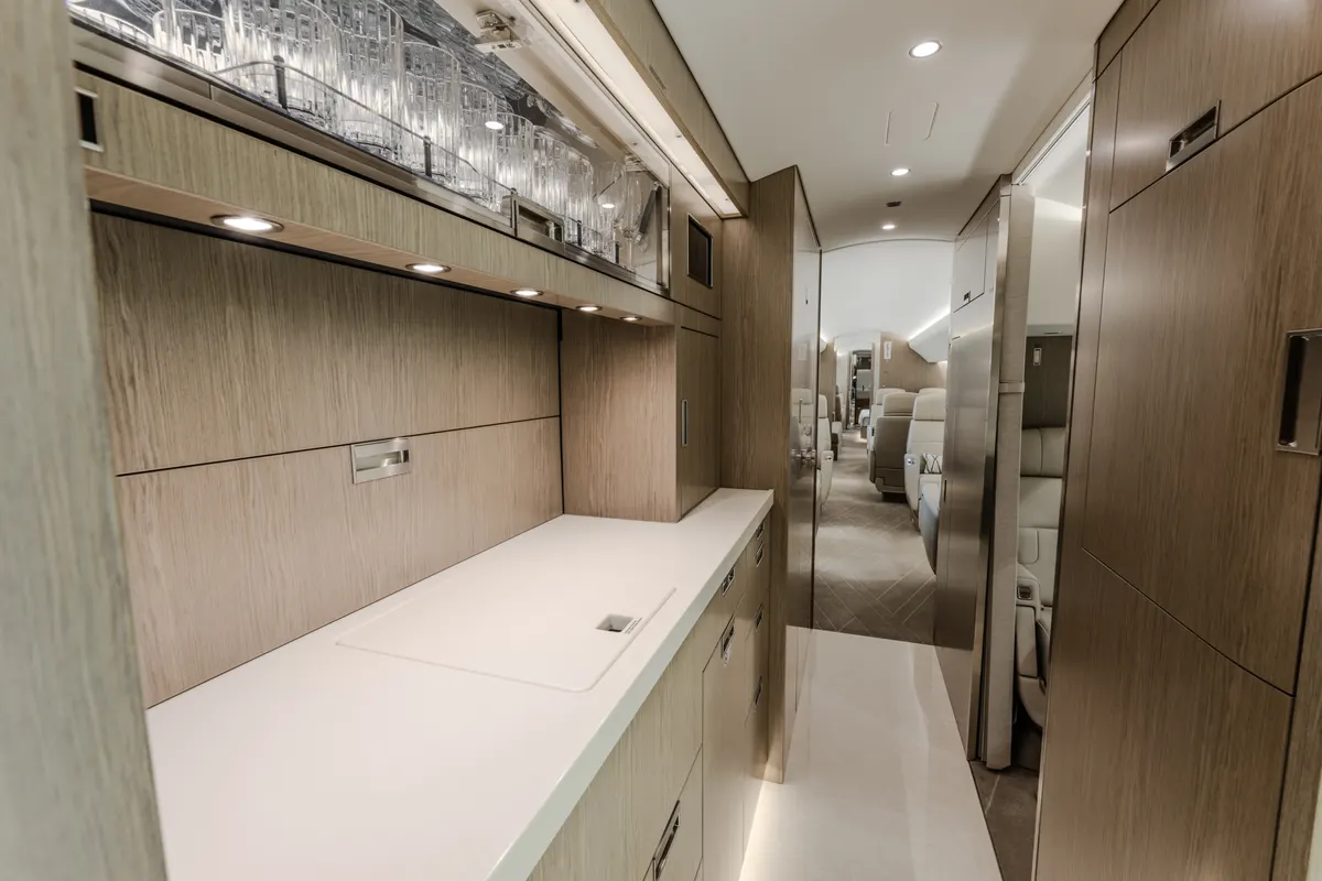 2025 Bombardier Global 8000 - Photo 9