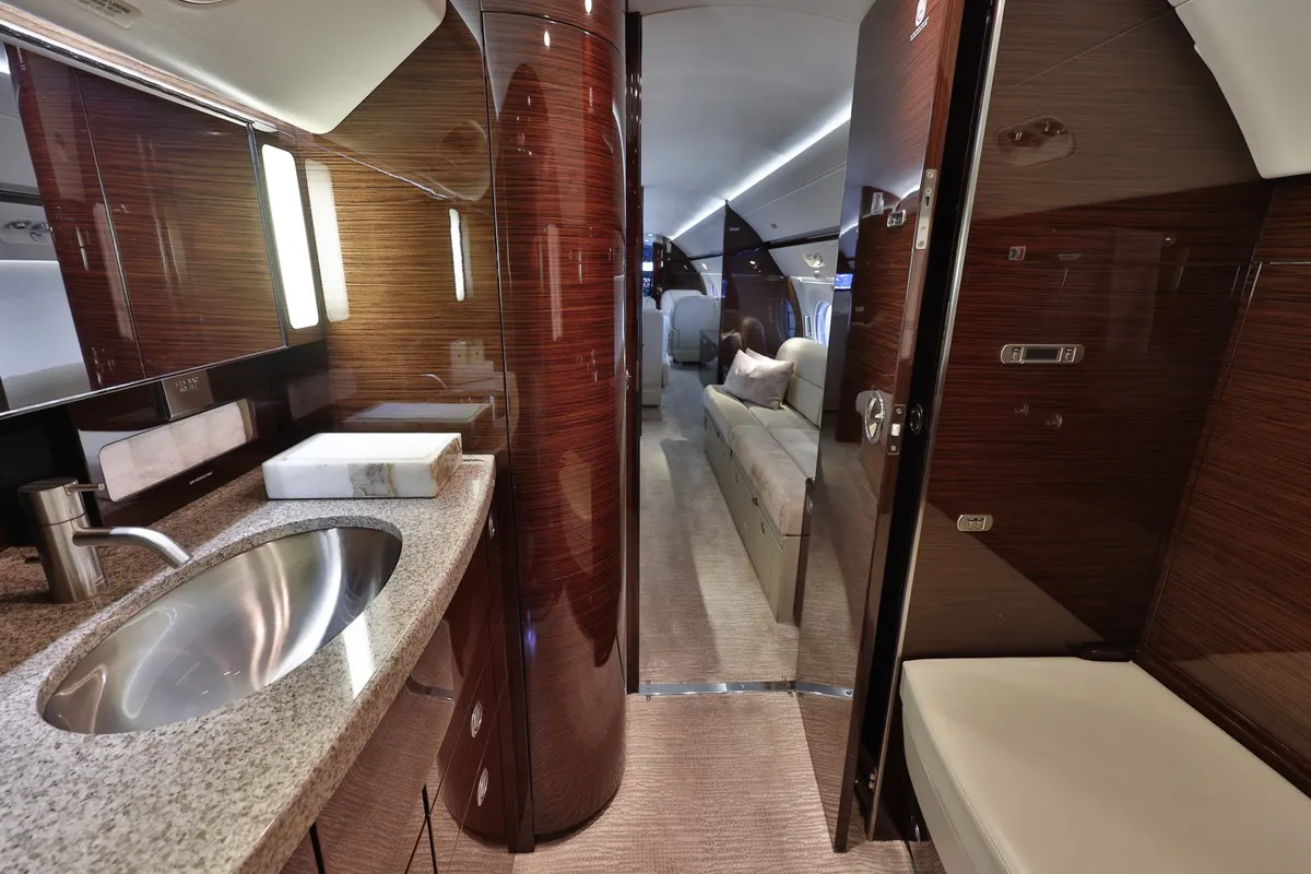 2014 Gulfstream G550 - Photo 12