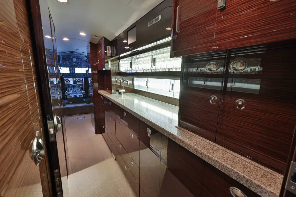2014 Gulfstream G550 - Photo 5