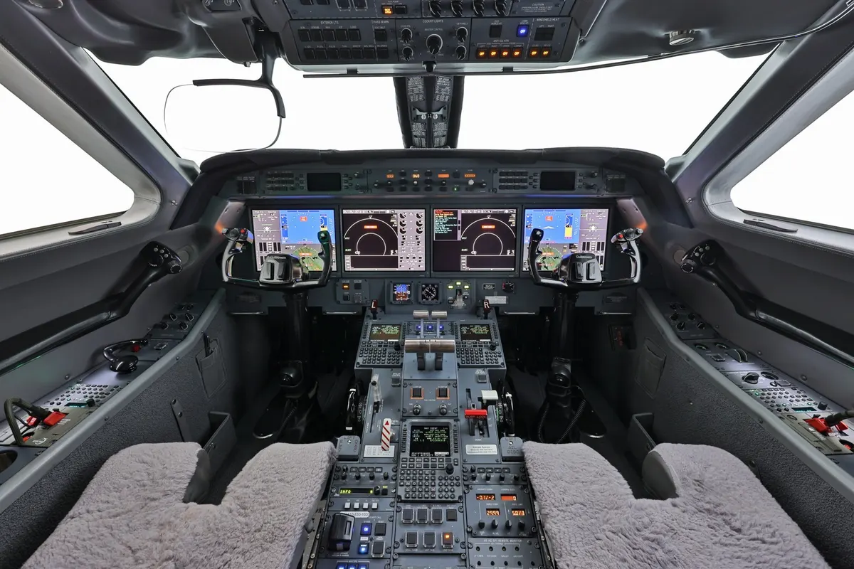 2014 Gulfstream G550 - Photo 8