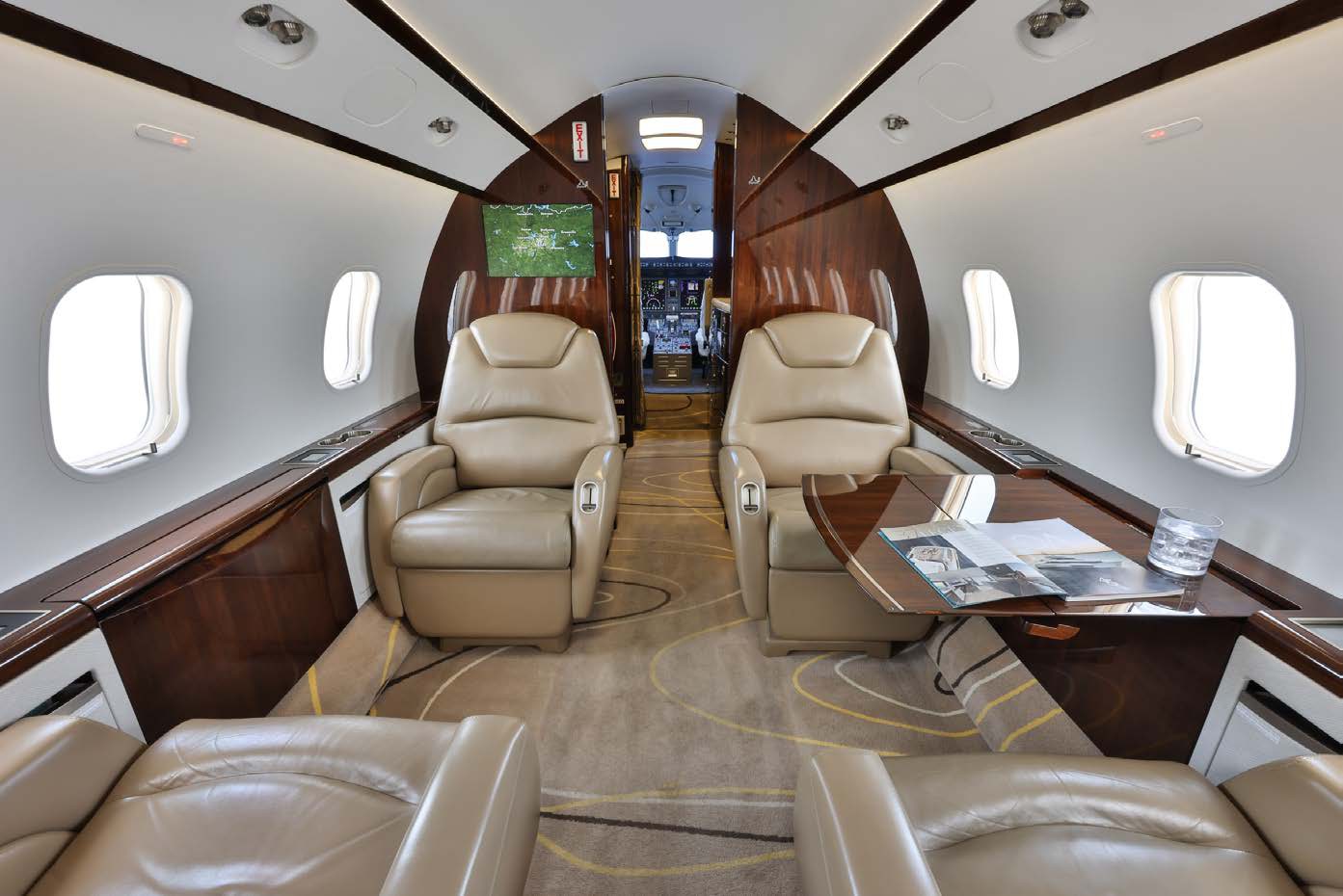 2013 Bombardier Challenger 300 - Photo 2