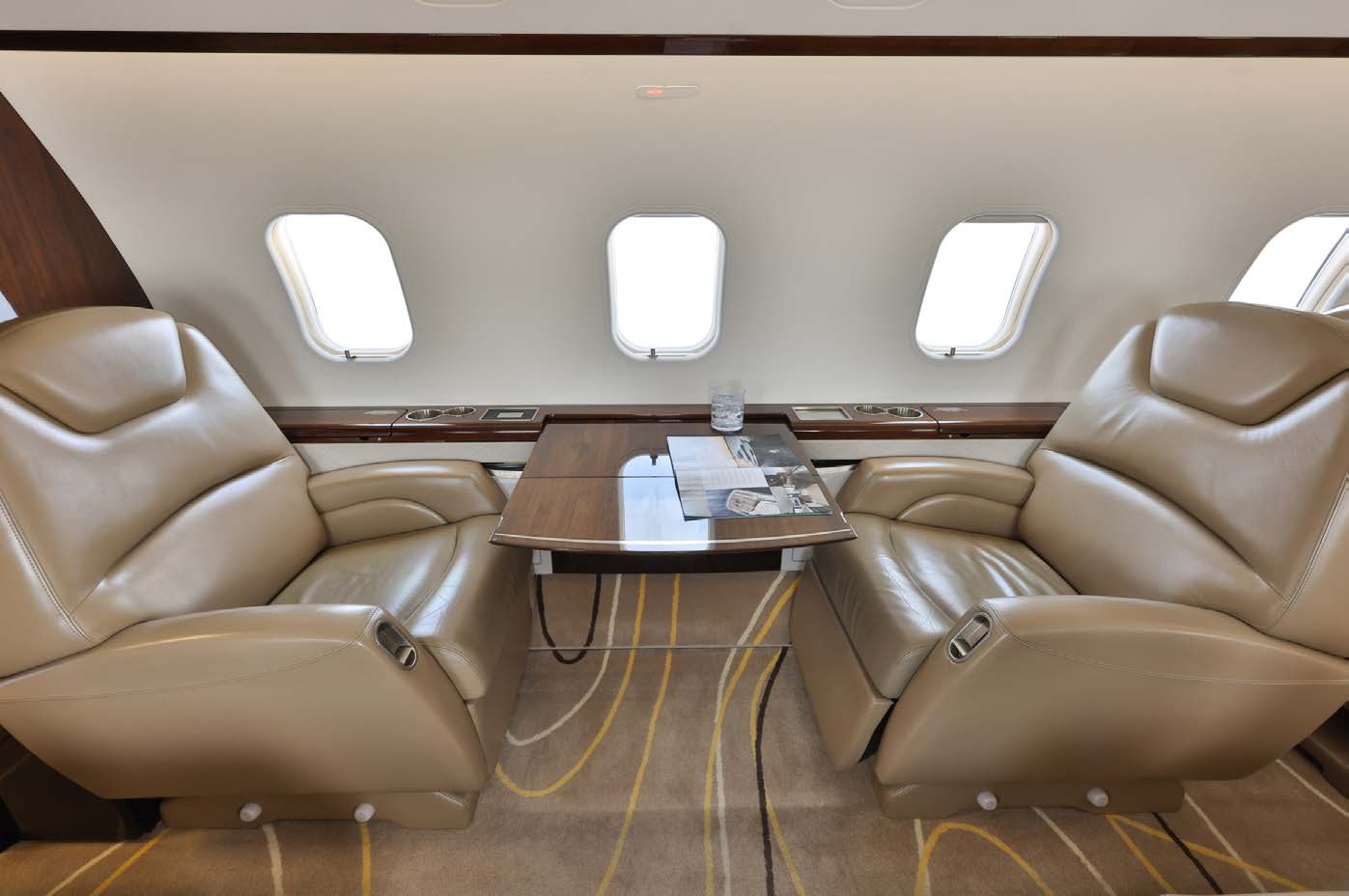 2013 Bombardier Challenger 300 - Photo 3