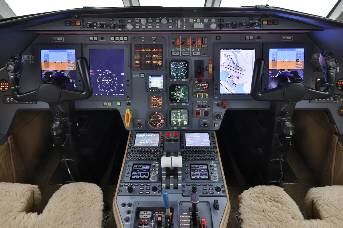 2004 Dassault Falcon 2000EX - Photo 8