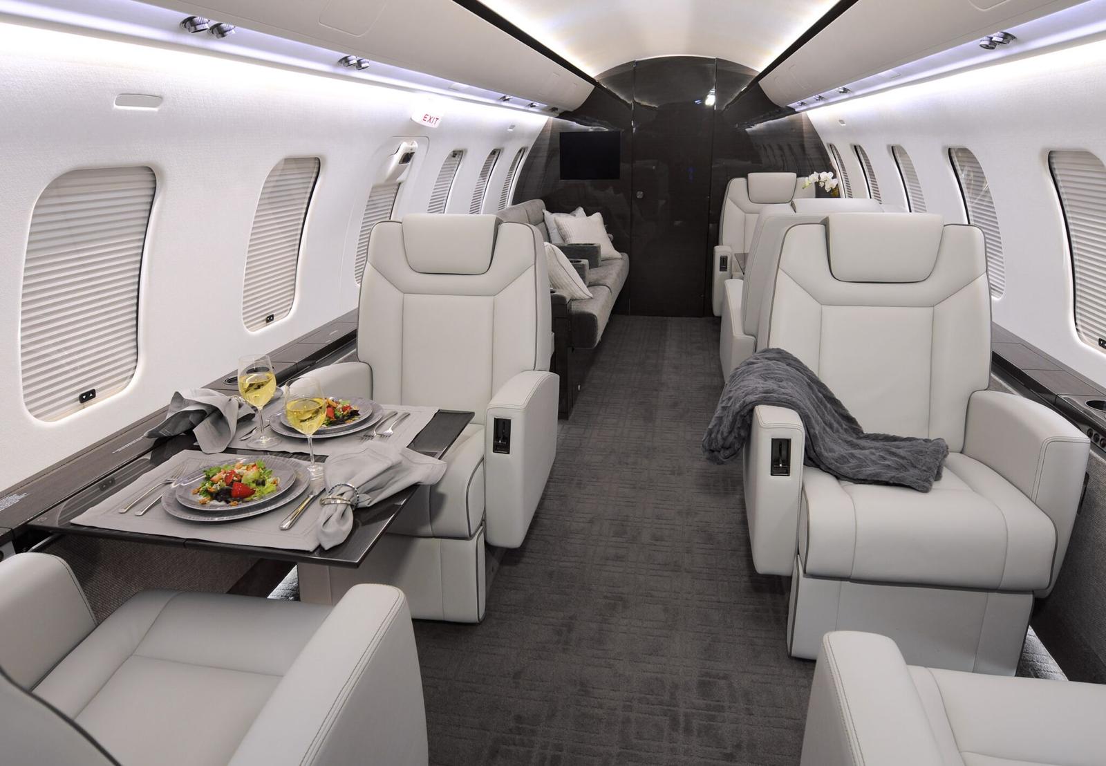 2007 Bombardier Challenger 605 - Photo 2