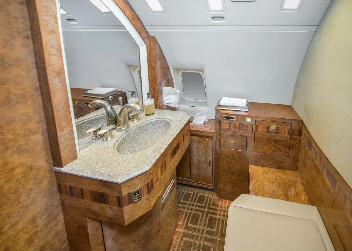 2000 Bombardier Challenger 604 - Photo 12