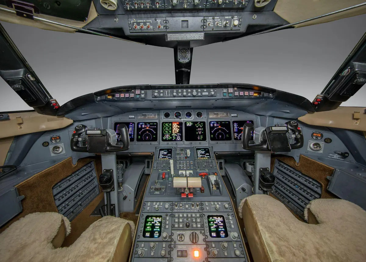 2000 Bombardier Challenger 604 - Photo 5