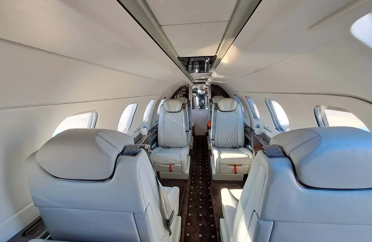 2019 Embraer Phenom 300E - Photo 2