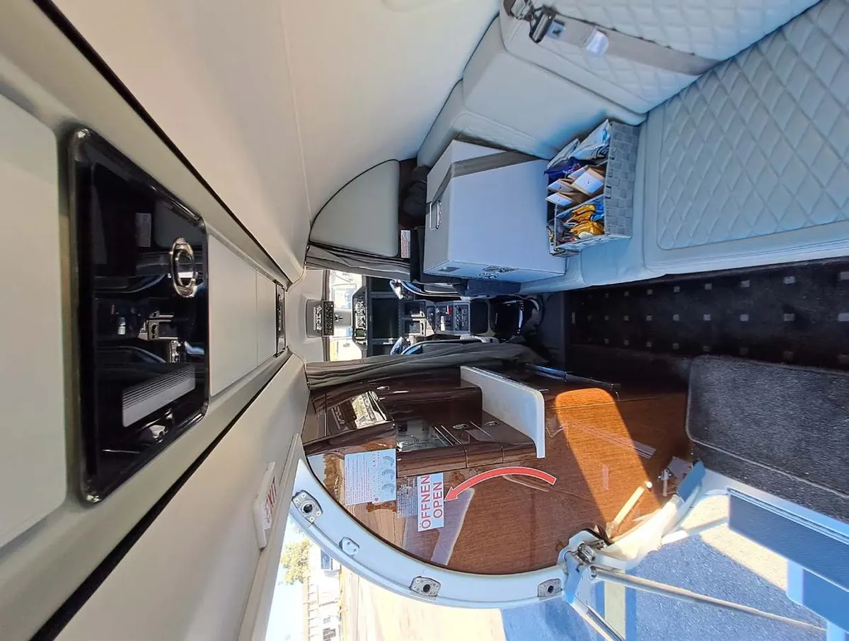 2019 Embraer Phenom 300E - Photo 4