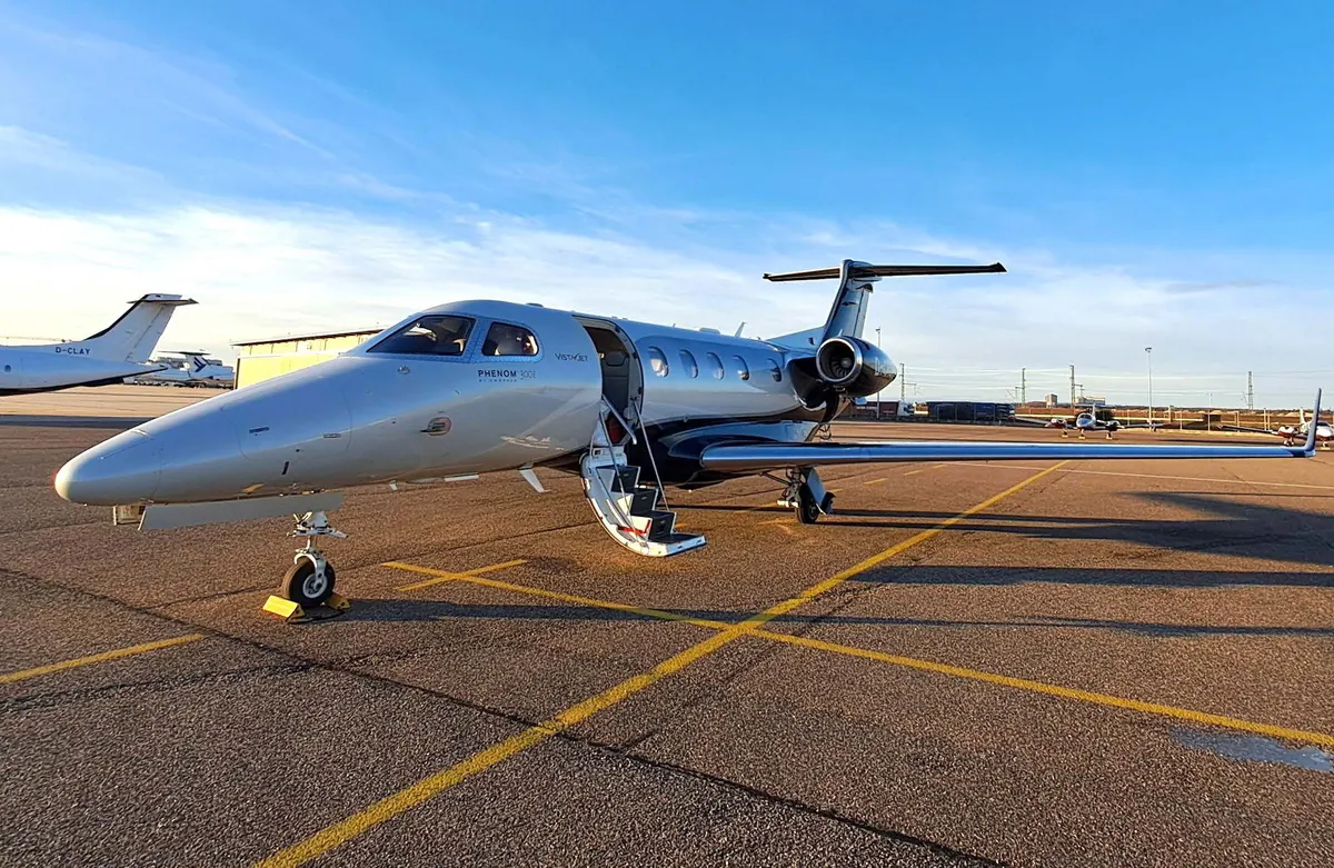 2019 Embraer Phenom 300E - Photo 7